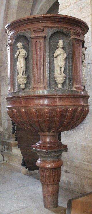 Église Saint Hilaire de Pesmes - Chaire à prêcher.jpg