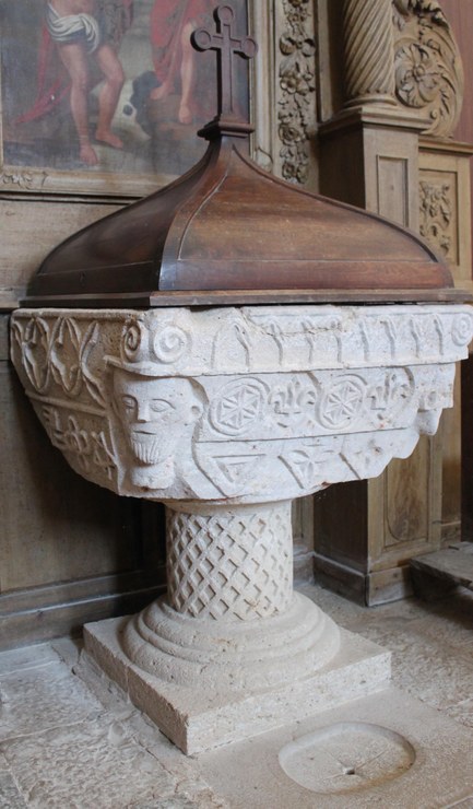 Église Saint Hilaire - Font baptismal.jpg
