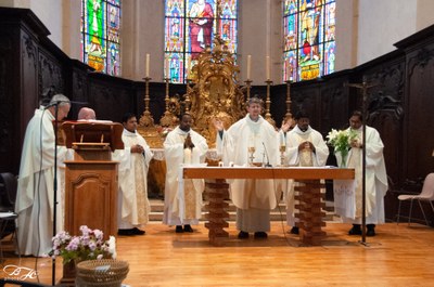 2025nov.23Messe_d'Installation-cononique de l'abbé Sudhira KORADA098.jpg