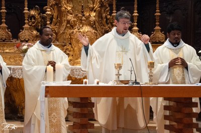 2025nov.23Messe_d'Installation-cononique de l'abbé Sudhira KORADA099.jpg