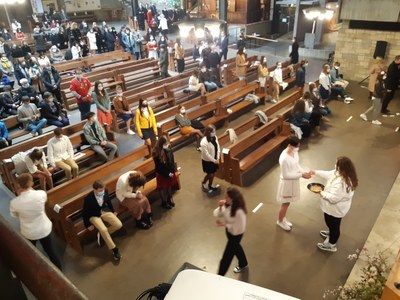 Confirmation des jeunes du doyenné - Eglise St Louis de Montrapon - 7 mars 2021 (55).jpg