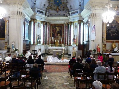 1ère des communions - Paroisse Val de la Dame Blanche - 6 juin 2 (10).JPG