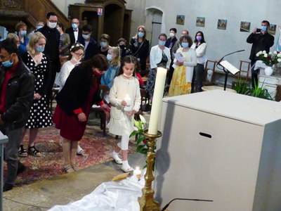 1ère des communions - Paroisse Val de la Dame Blanche - 6 juin 2 (16).JPG