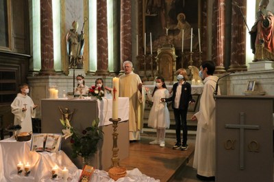 1ère des communions - Paroisse Val de la Dame Blanche - 6 juin 2 (32).jpg