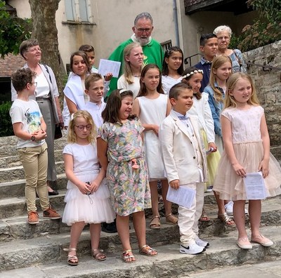 Première des communions - Église de Marnay - 18 juin 2023 (2).jpg