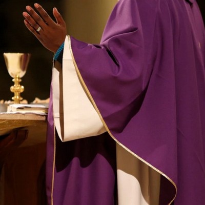 Vêtement liturgique violet