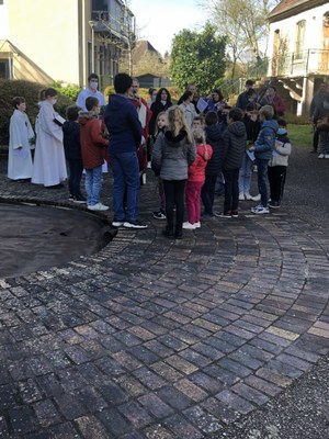 Célébration des Rameaux et de la Passion, en demi-doyenné avec les enfants et les familles de la catéchèse - Église de Pouilley-les-Vignes - 10 avril 2022
