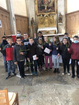 Célébration des Rameaux et de la Passion, en demi-doyenné avec les enfants et les familles de la catéchèse - Église de Pouilley-les-Vignes - 10 avril 2022