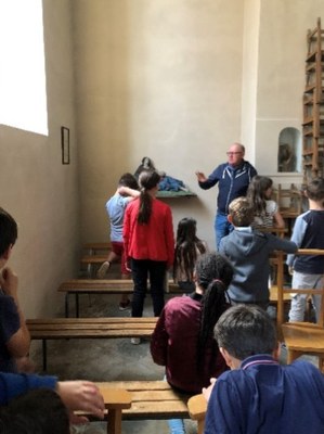Les enfants de 2ème et 3ème année de caté visitent l’église de Franois