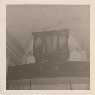 Orgue de Franois à la tribune.jpg Orgue à la tribune de l'église de Franois (1965)