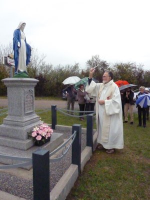 Bénédiction de la statue Notre Dame des Riottes à Avrigney