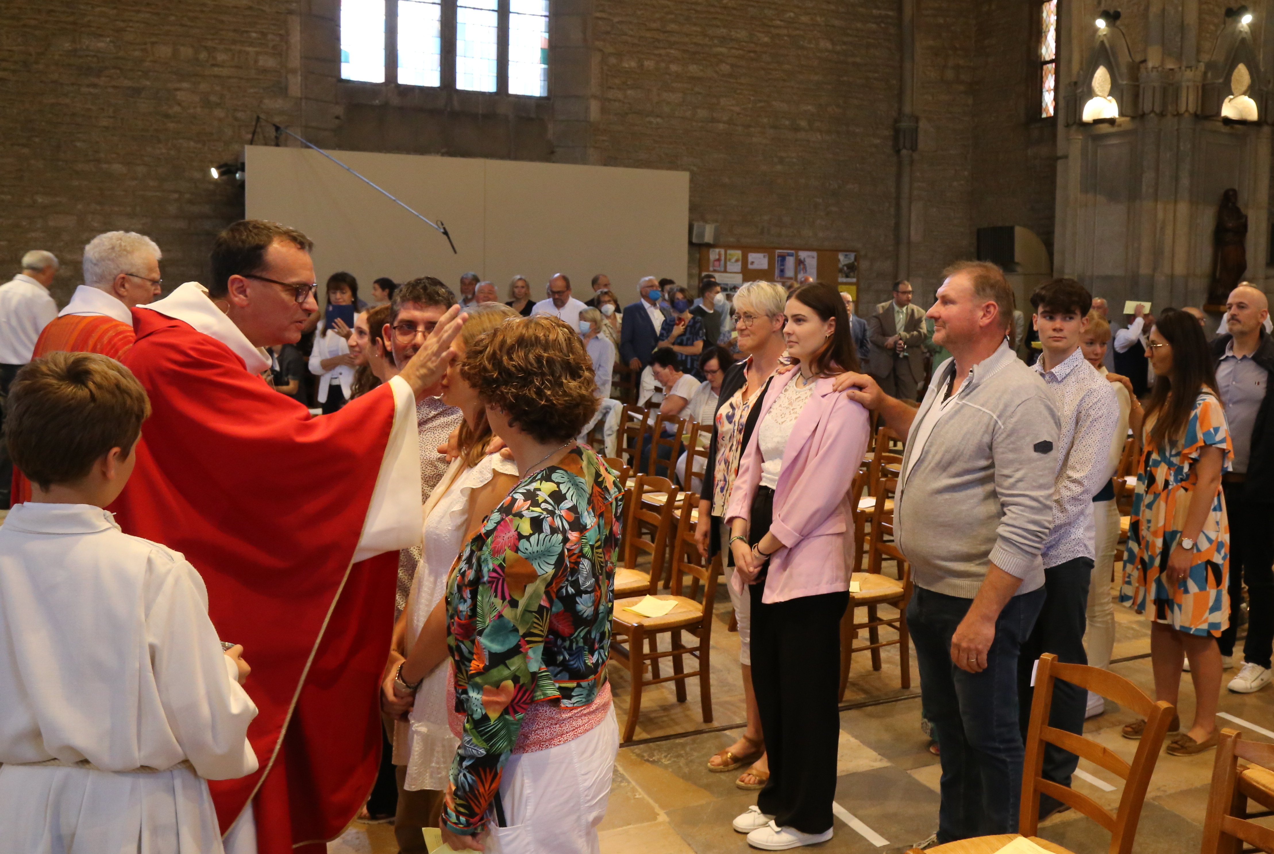 Confirmation des jeunes du doyenné - Eglise  Saint Claude Besançon - 26 juin 2022 (8).JPG