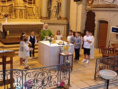 Première des communions - Paroisse des Rives de l'Ognon - Eglise de Pin - 18 juin 2023