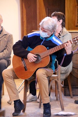 Autechaux Isabelle guitariste.jpg