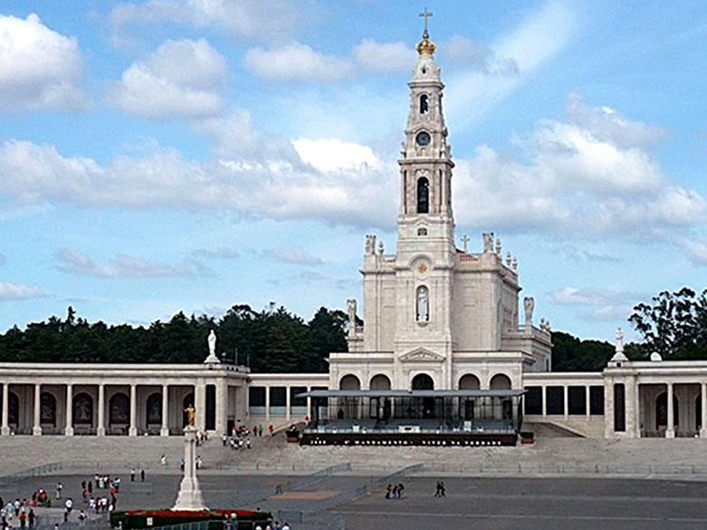 Basilique Fatima - Portugal.jpg Pèlerinage à Fatima