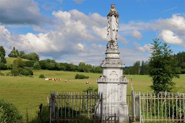 STATUE DE LA VIERGE À BREY ET MAISON DU BOIS