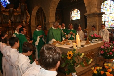 IMG 2961 Pretres diacres servants