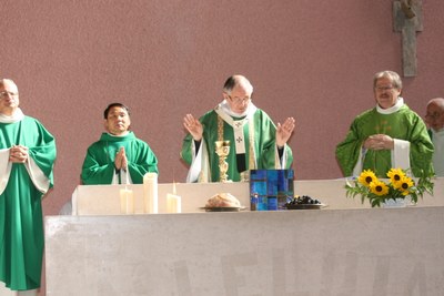 IMG 3949Autel prêtres