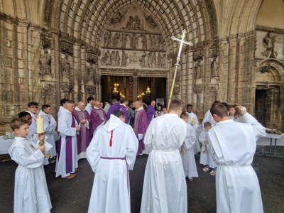 Fin célébration   Parvis
