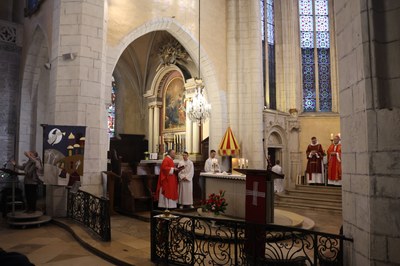 Confirmation 2 Evêque Prêtres Diacre