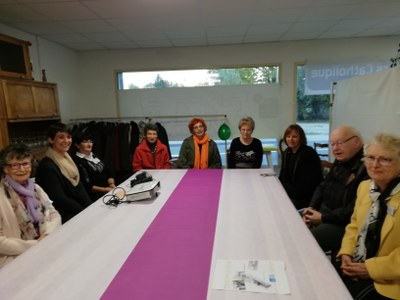 Bénévoles et Isabelle Simon, animatrice départementale