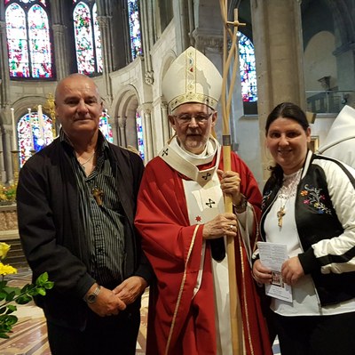 Confirmation - François et Syvie - Evêque - Juin 2022.JPG