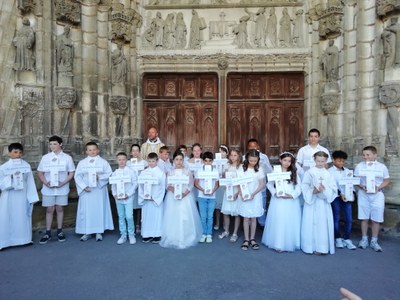 11.6.2023   1re communion   Avant entrée basilique
