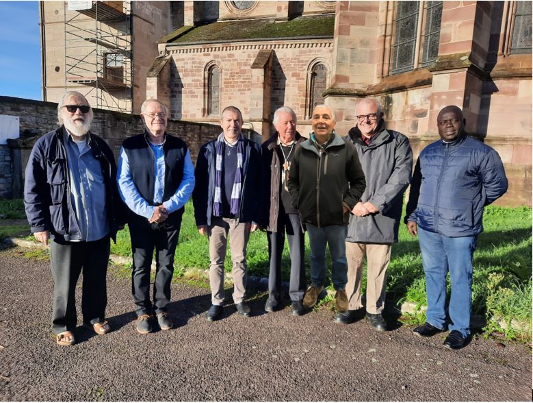 pretres et diacre.JPG